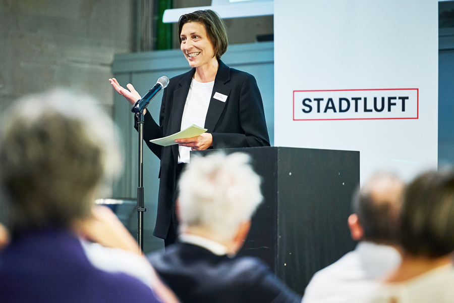 Presenter Laura Weissmüller from the Munich-based Süddeutsche Zeitung.